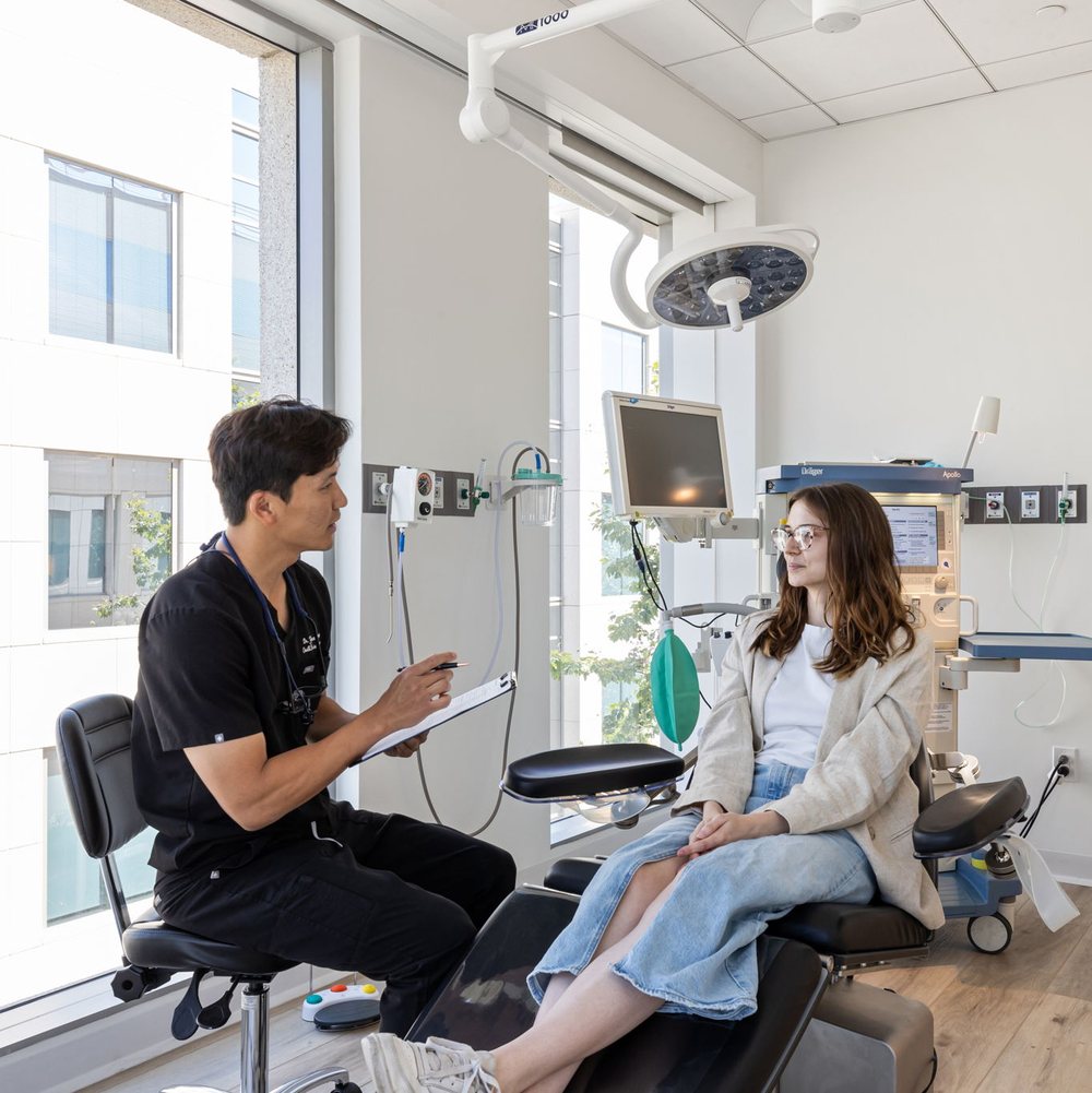 Dr. Youn Sagong in a consultation room with a model